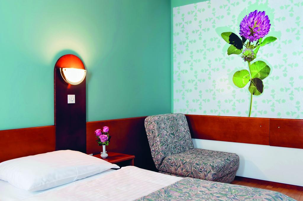 Hotel Tripic, Restaurant And Pizzeria
